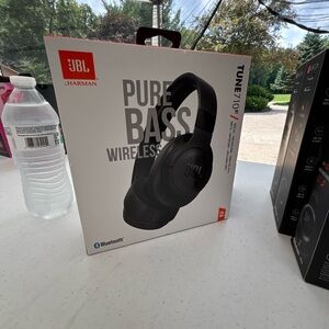 JBL Tune 710BT Black Wireless Headphones new